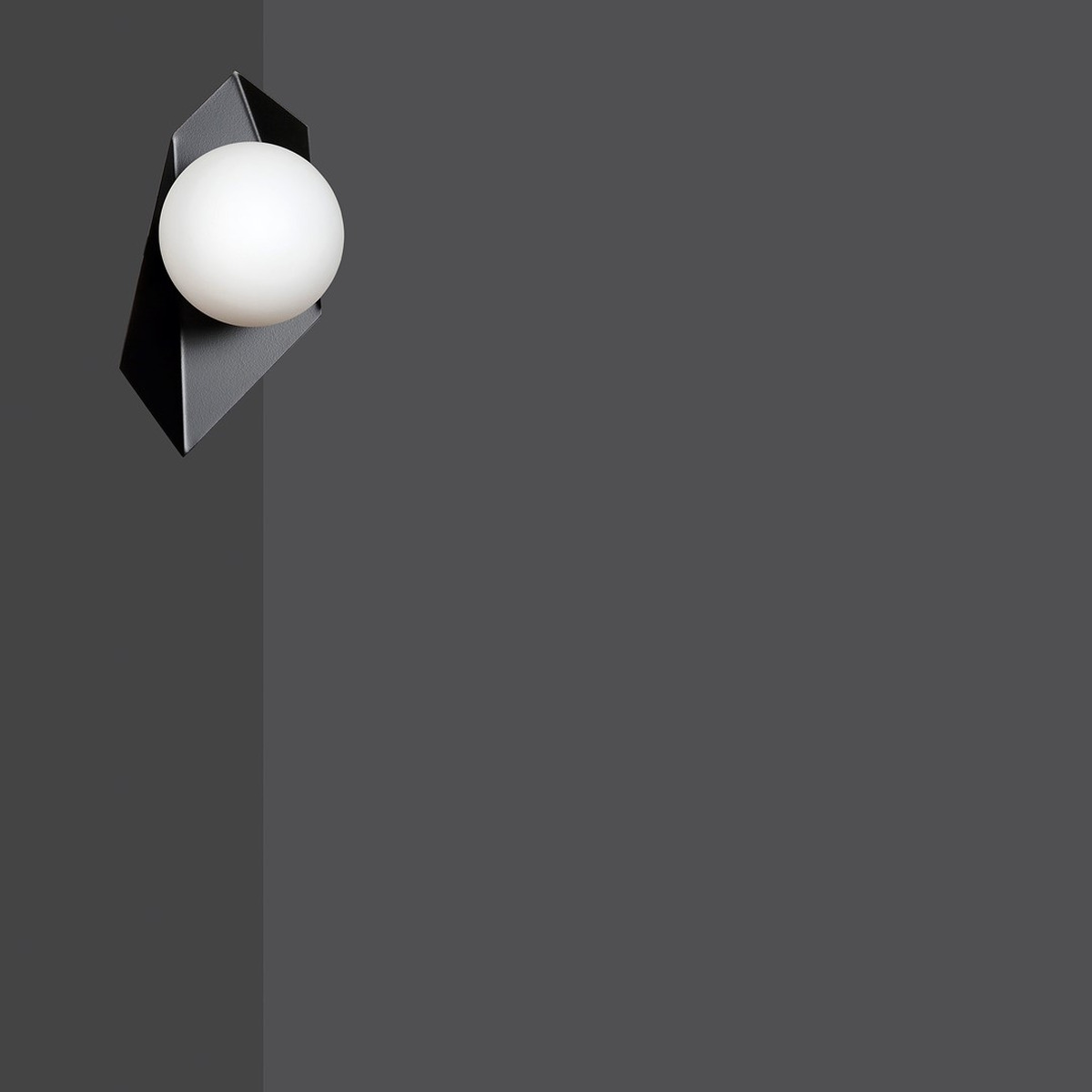 Lampada a parete Drifton in acciaio nero e vetro