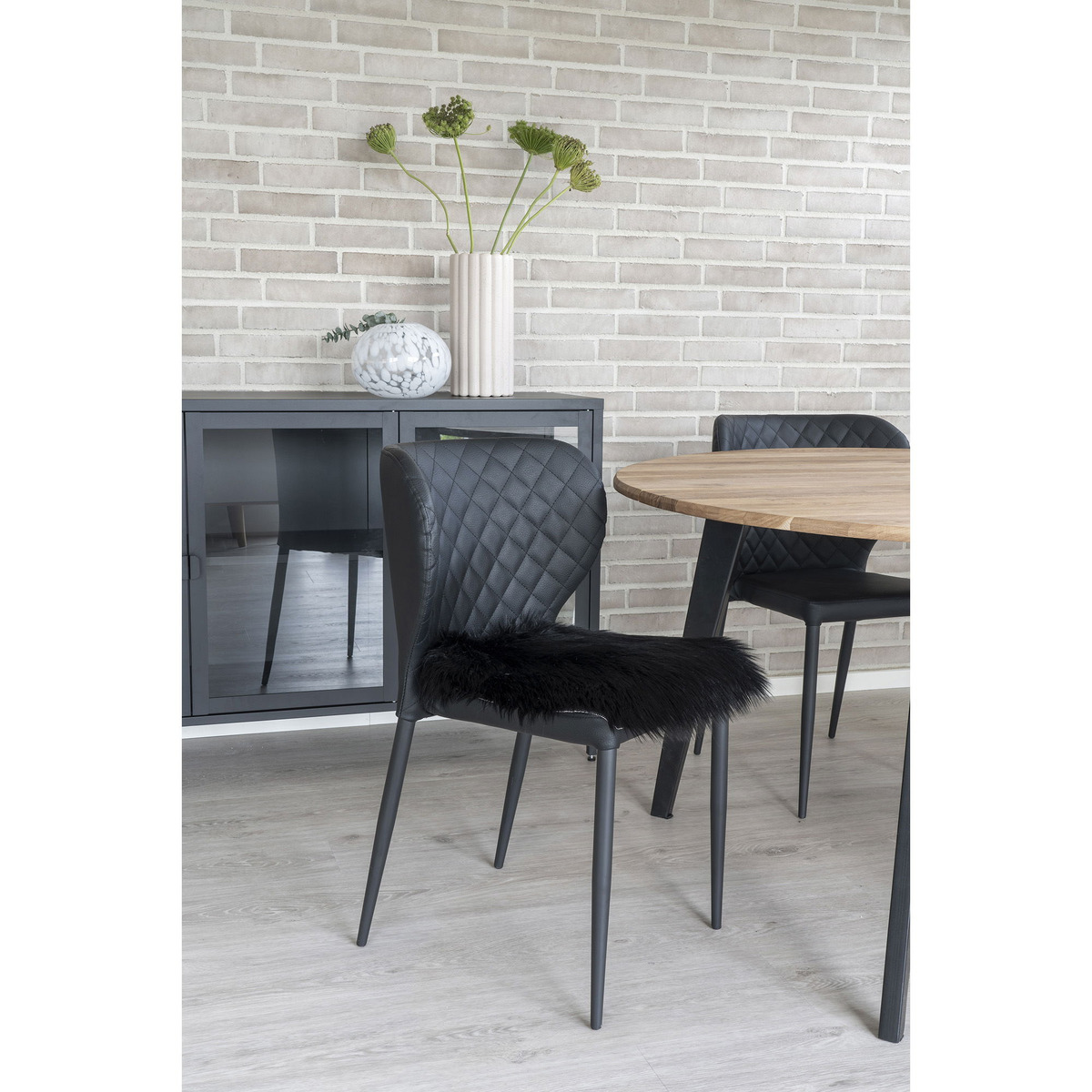 Kendra Home - Pouf Lambskin, Nero, 40x40x6,5 cm